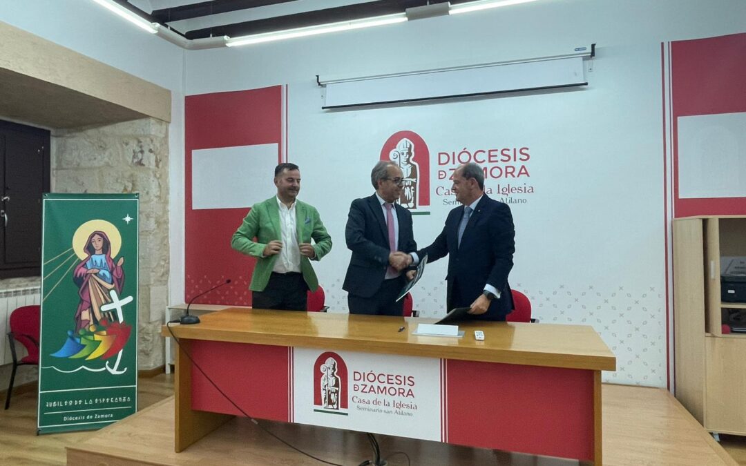 La Fundación ZamorArte y la Real Cofradía de Caballeros y Damas Cubicularios de Zamora firman un convenio para promover el patrimonio cultural religioso