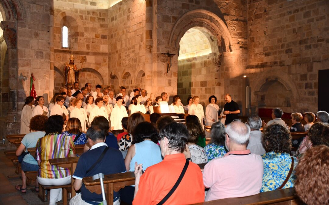 Éxito del Coro Sacro en su concierto a beneficio de la Iglesia de La Magdalena