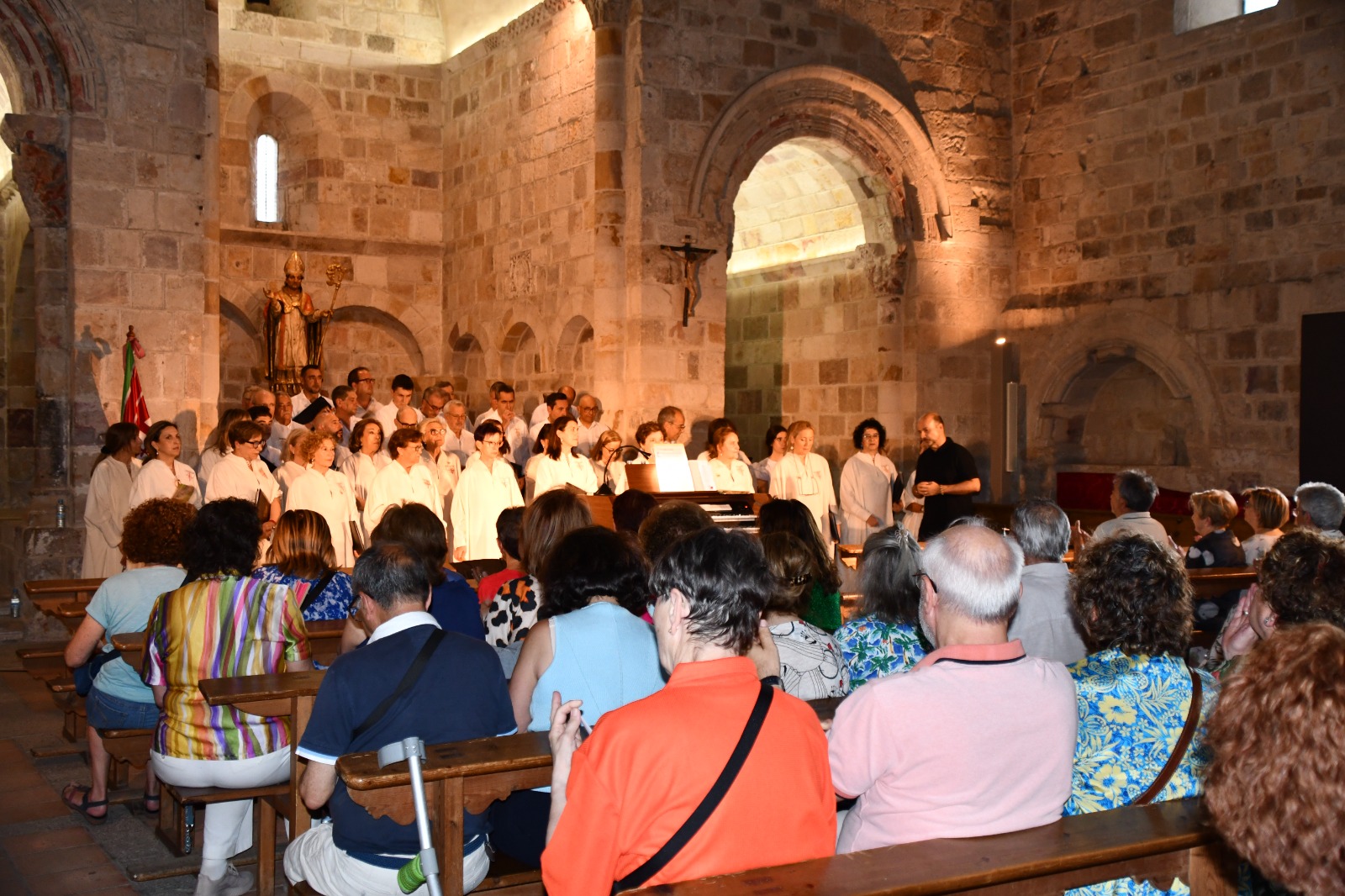 Éxito del Coro Sacro en su concierto a beneficio de la Iglesia de La Magdalena