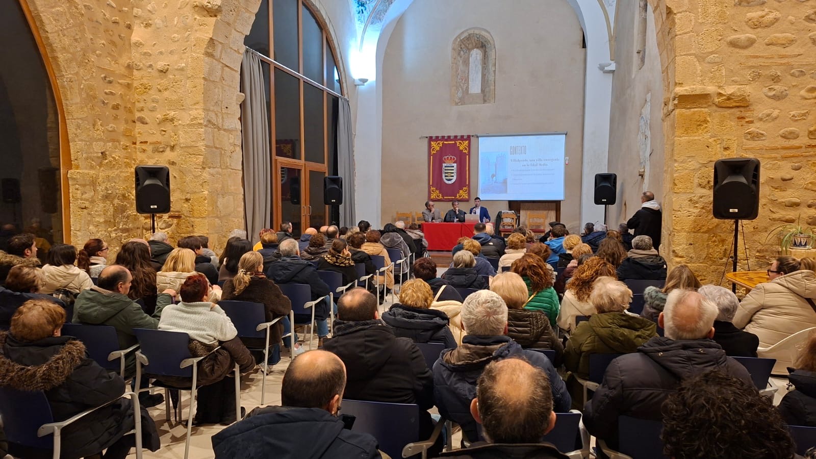 VILLALPANDO CUELGA EL LLENO EN LA CONFERENCIA SOBRE LAS PINTURAS GÓTICAS