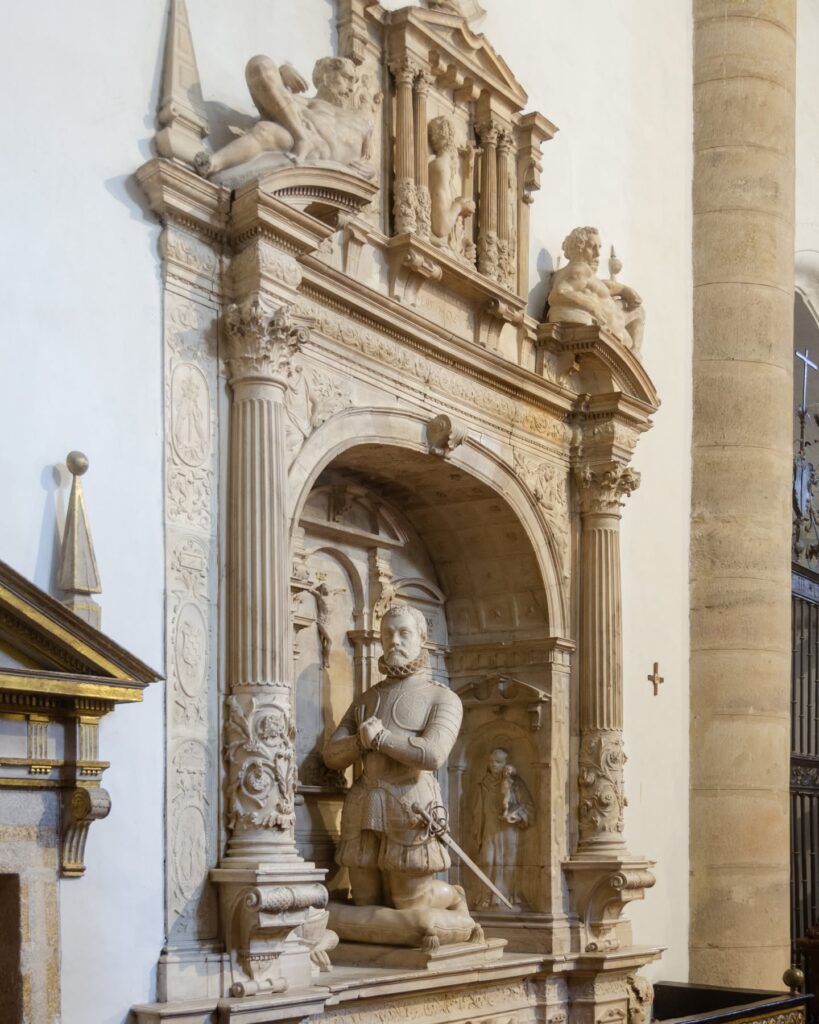 SEPULCRO SOTELO AMPLIA