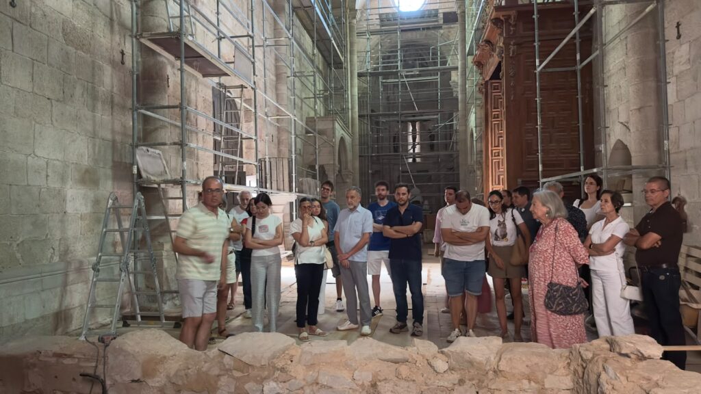 El Plan Románico Atlántico abre la Magdalena al público con la primera visita a pie de obra 1 romanico atlantico 2